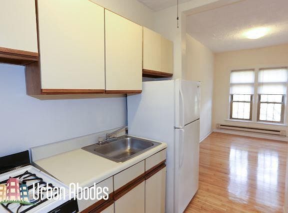 2nd image of 626 W Barry Ave #3NE
