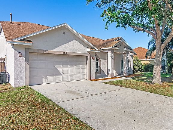 2nd image of 1008 Pelican Ln