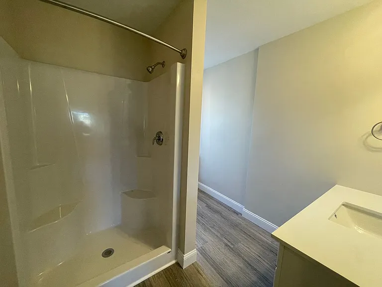 129 Kenoza Ave — Photo 16