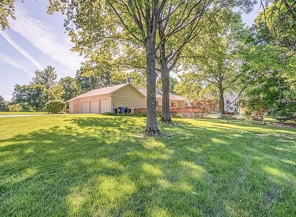 2nd image of 17 Ginger Crest Dr