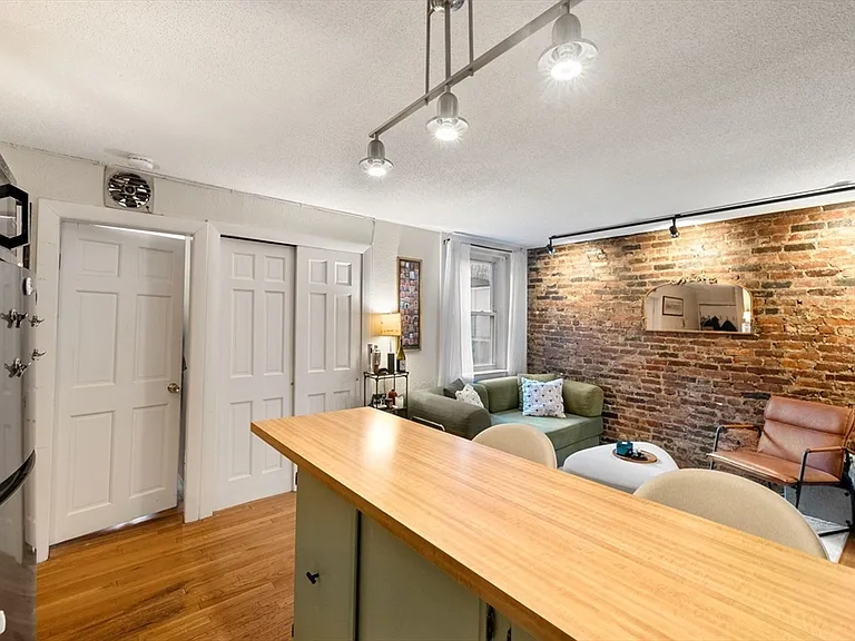 10 Henchman St #2R — Photo 7