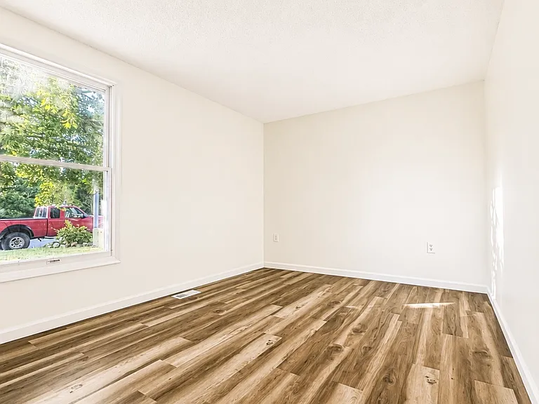 304 Lake Crystalbrook Dr — Photo 33