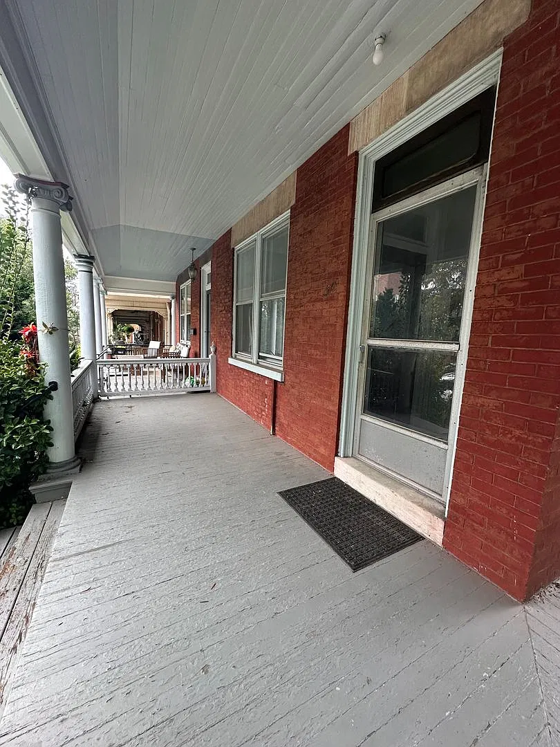 50 North West End Avenue — Photo 2
