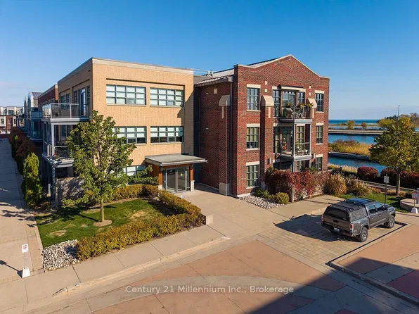1 Shipyard Ln #101, Collingwood, ON L9Y 0W2