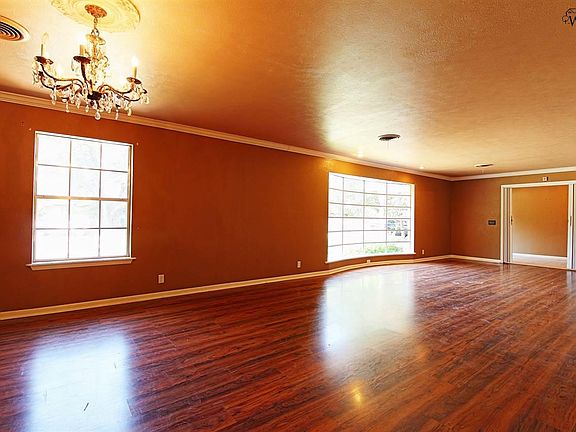3rd image of 809 Tejas Dr