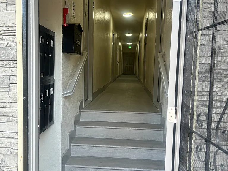 430 E Acacia St #1 — Photo 3