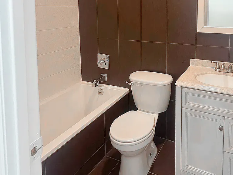 828 Halsey St #1A — Photo 7