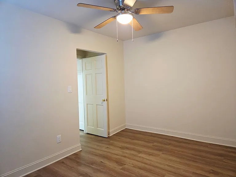 Glendale Apartments — Photo 29