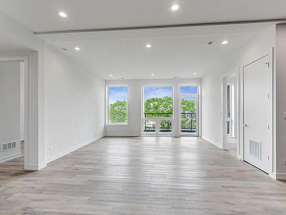 2nd image of 815 N Richmond St APT 203