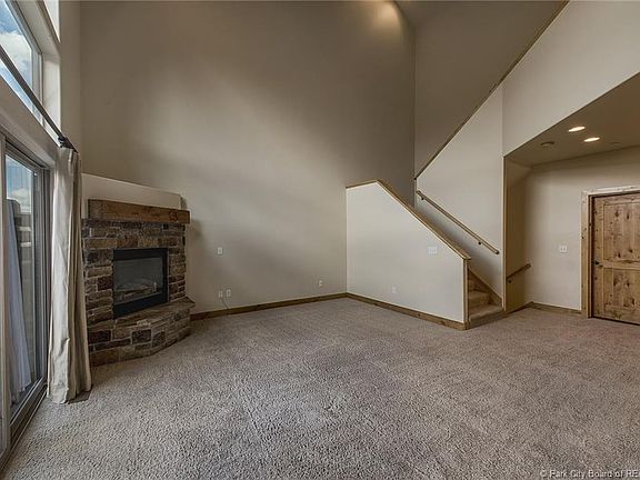 5th image of 3352 Cedar Dr #1