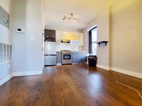 160 Quincy Street image 1 of 4