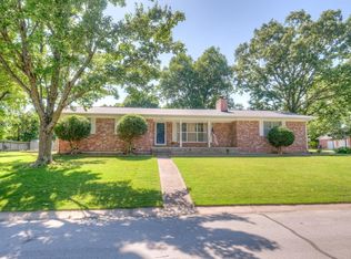 1258 Circle Dr, Neosho, MO 64850