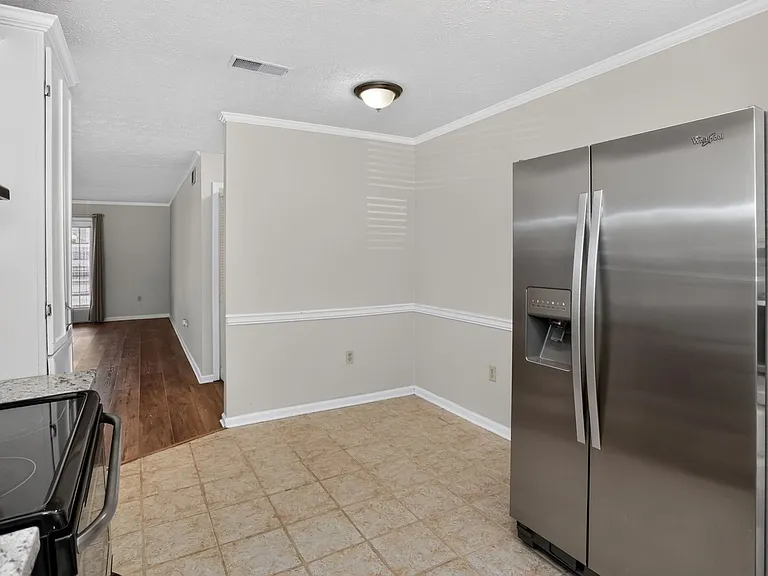 104 Montclair Dr — Photo 7