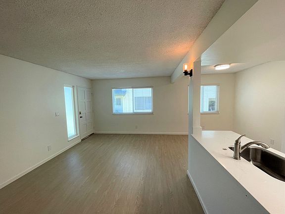 3rd image of 1247 Saratoga Ave