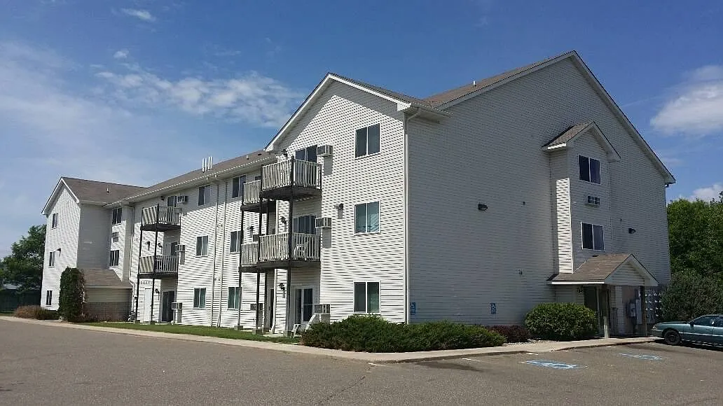 2 bed, 950 sqft, $1,225 — Photo 1
