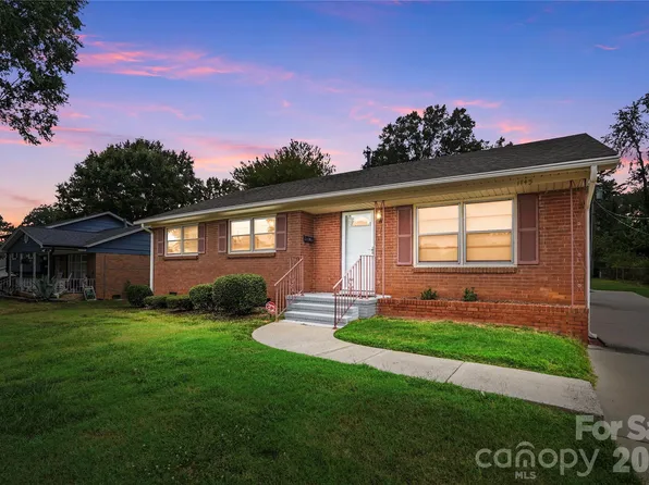 1745 Northbrook Dr, Charlotte, NC 28216