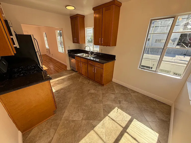 1811 N Garfield Pl #9J — Photo 5