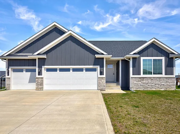 208 11th Ct NW, Bondurant, IA 50035