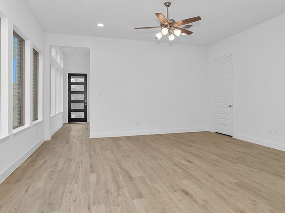3rd image of 251 Mallards Rim Dr