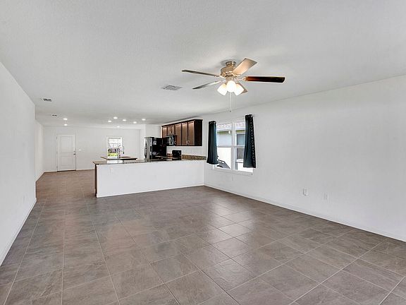 4th image of 77305 Mosswood Dr