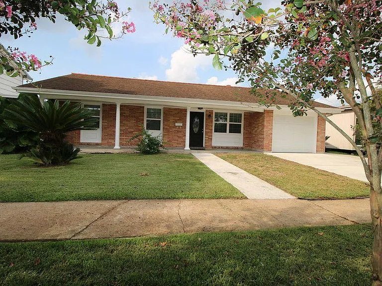2149 Daniels Rd — Photo 1