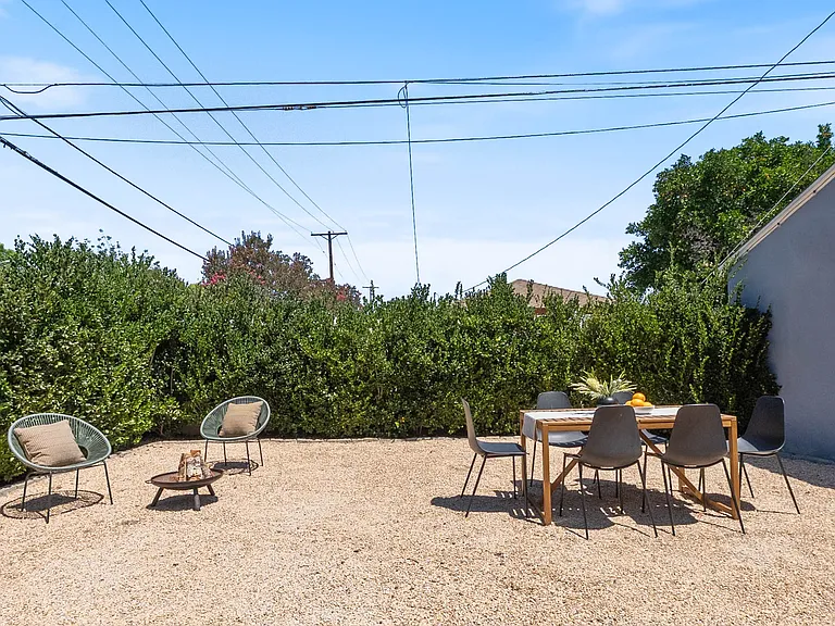 17453 Burbank Blvd — Photo 23