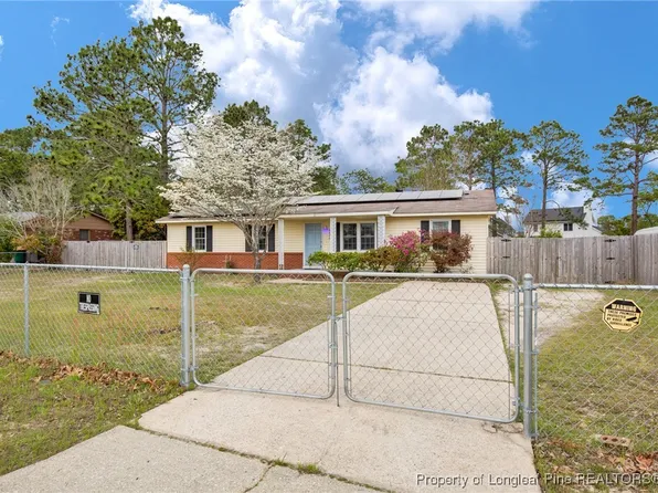 6026 Lexington Dr, Hope Mills, NC 28348