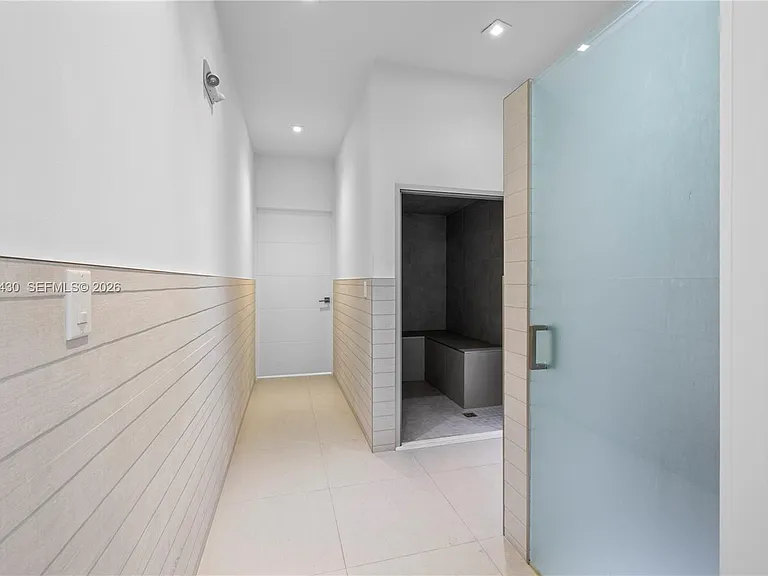 2457 Collins Ave #406 — Photo 22