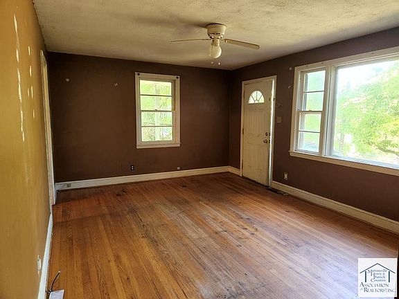 3rd image of 38 Jeryl St