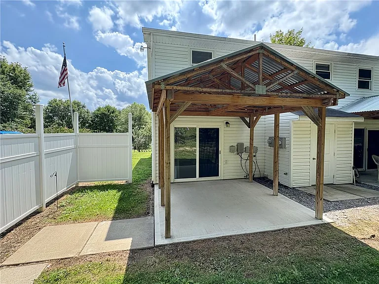 216 Pleasantview Dr — Photo 2
