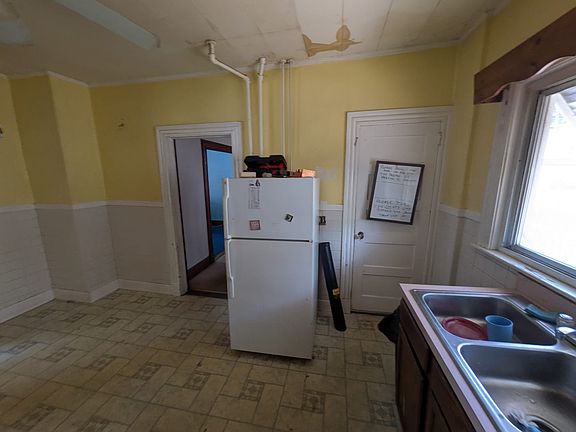 3rd image of 55 Hanmer St E