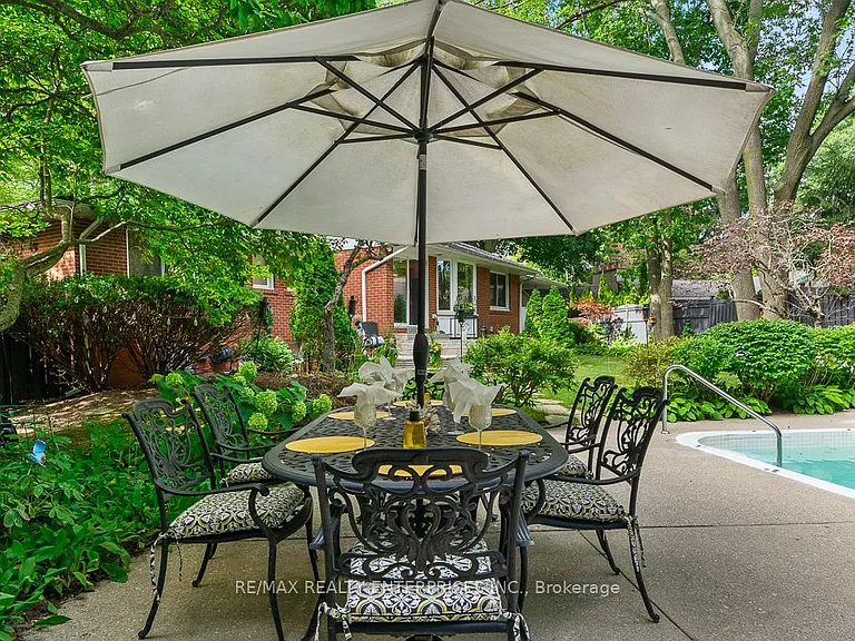 1373 Queen Victoria Ave — Photo 48