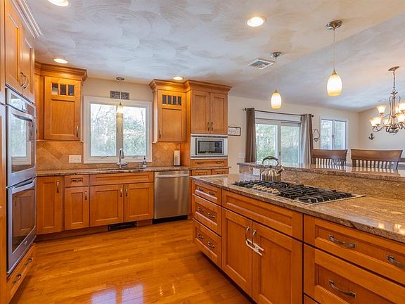2nd image of 9 Juniper Hill Dr