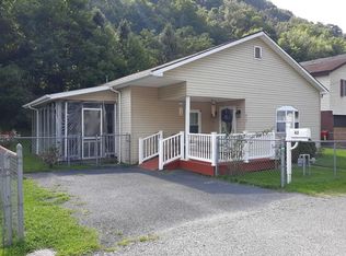 126 Silkwood Dr, Wilkinson, WV 25601