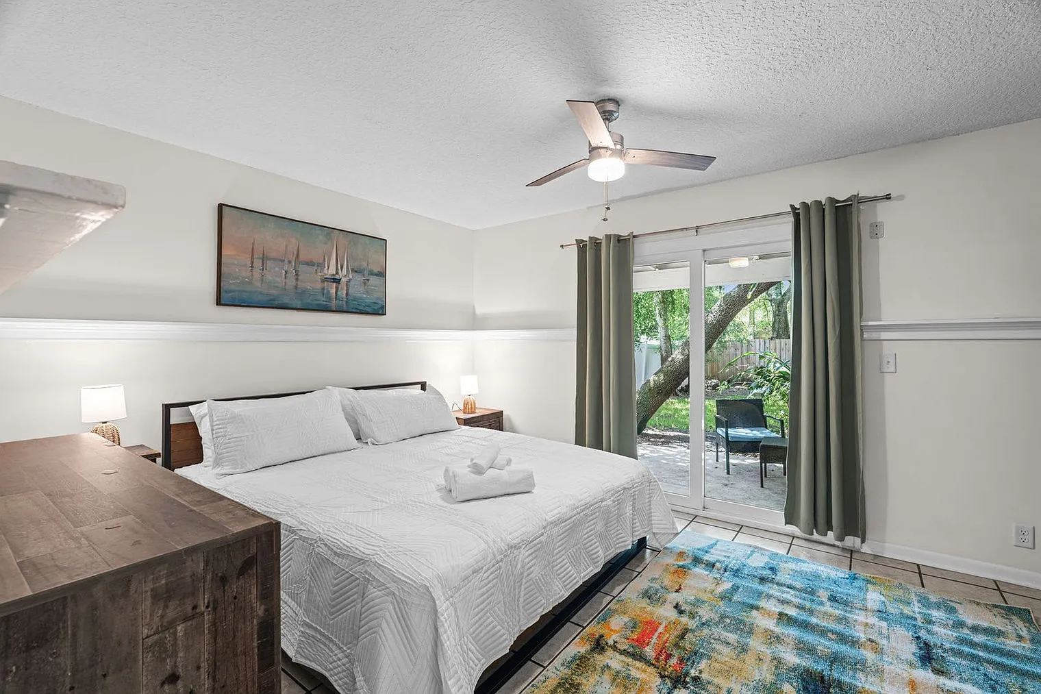 6 bed, 4.0 bath, 2755 sqft, $7,655 — Photo 4