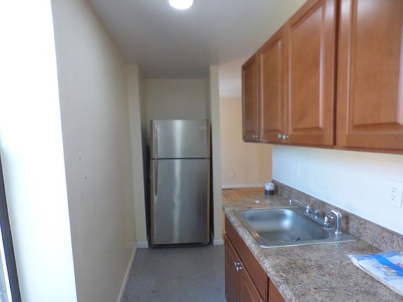 3rd image of 67 Underhill Ave #2