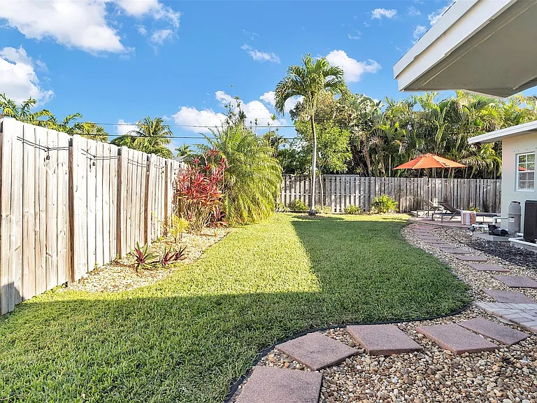 3221 Seaward Dr — Photo 4