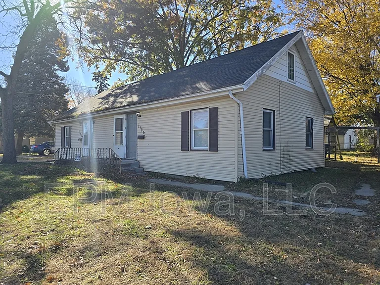 1125 N Barclay St — Photo 1