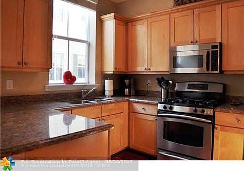 5th image of 516 NE 7th Ave #17
