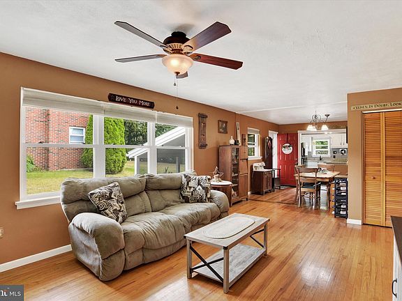 4th image of 1915 Logan St