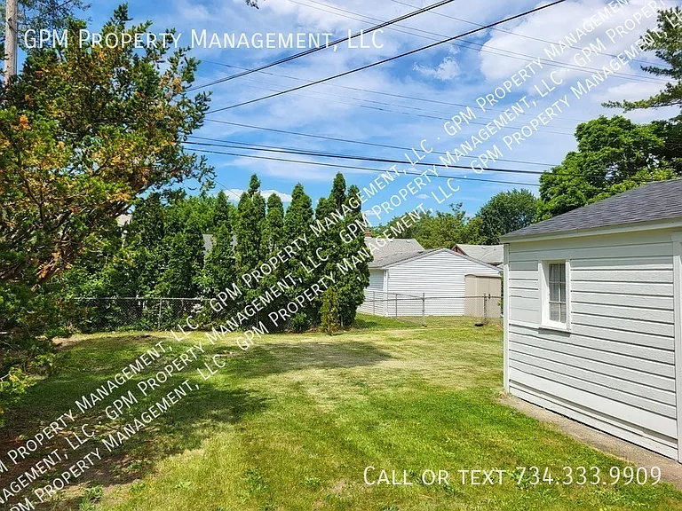 24154 Dartmouth St — Photo 3