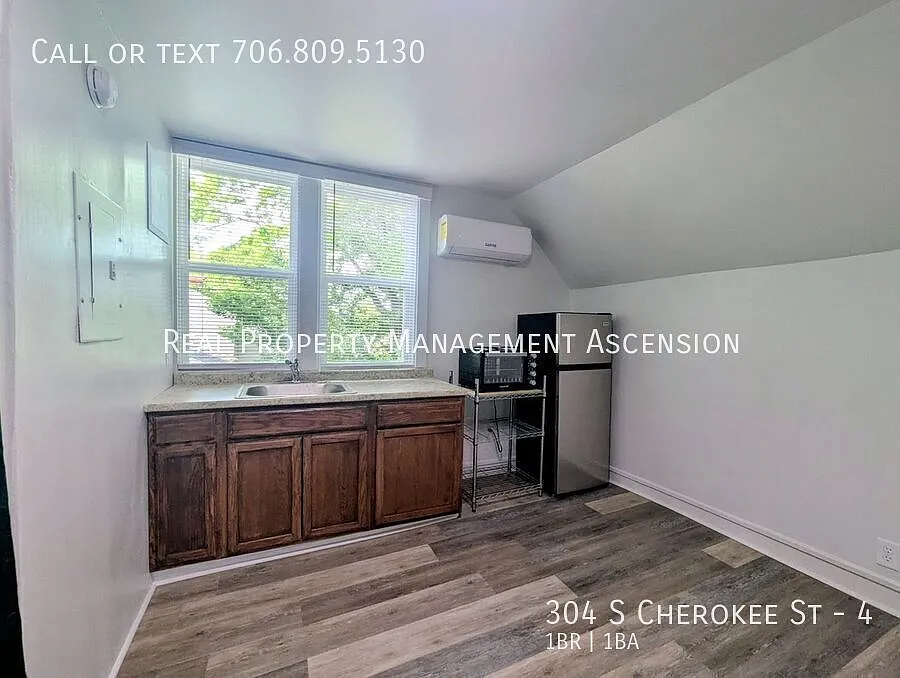 304 S Cherokee St #4
