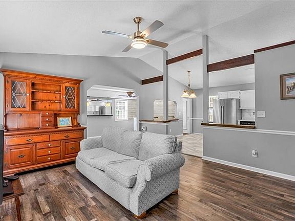 5th image of 3816 Spring Branch Dr