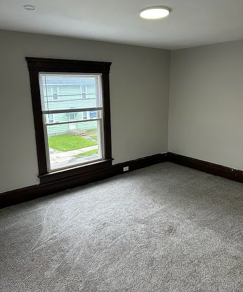 293 E Thornton St — Photo 4