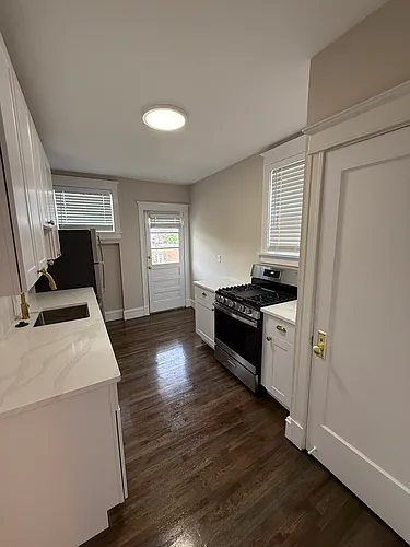 737 Heman Ave #3F Photo 1