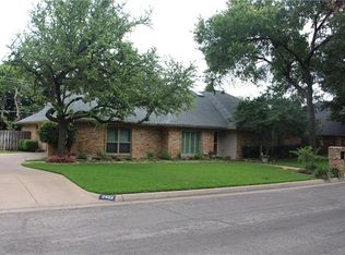 2403 Meandering Way, Arlington, TX 76011
