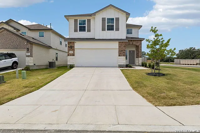 4 bed, 2.5 bath, 2223 sqft, $2,300 — Photo 1