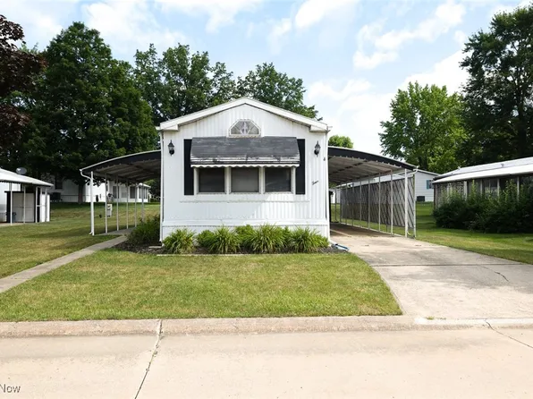 4 Sycamore Dr, Olmsted Falls, OH 44138