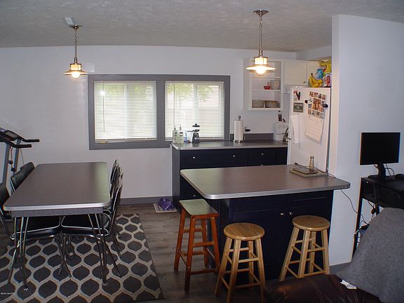 5th image of 837 Bruce Dr