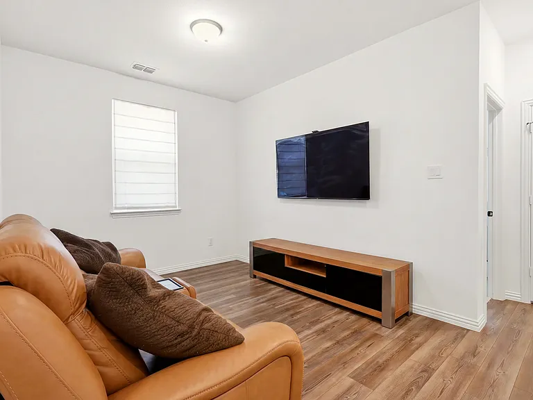 721 Declaration Dr — Photo 19